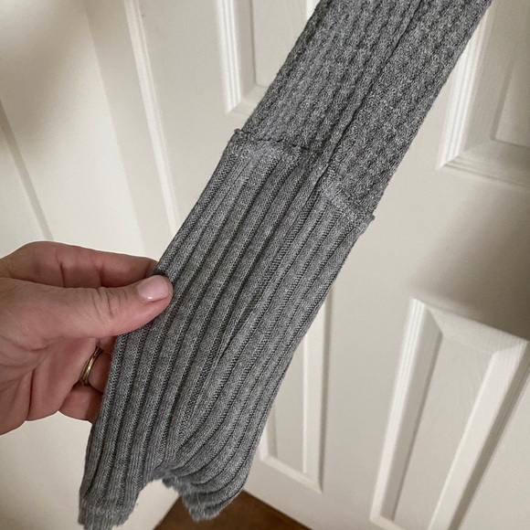 FUN & FLATTERING FREE PEOPLE top! Like NEW💃 - Picture 5 of 8